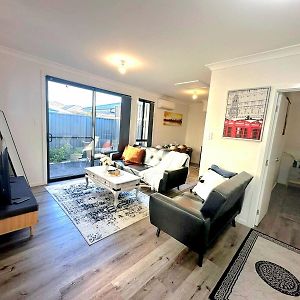 Entire 2Br, Hideaway Appartement Narellan Exterior photo