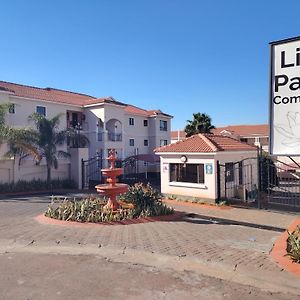 Lily Park Complex , Self-Catering Appartement Rustenburg Exterior photo