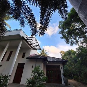 The Escape, Minuwangoda Hotel Exterior photo