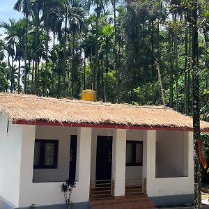 Rustic Nest Cottage, Gonikoppal- Ammathi Road, Coorg Exterior photo