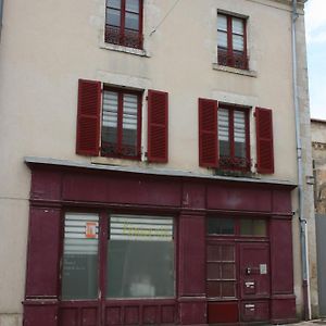 La Vallee Du Thouet Appartement Airvault Exterior photo