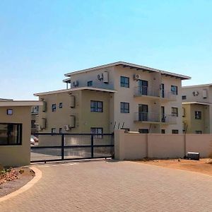 Stylish 2Beds Apartment 2 Min Frm Grandpalm Gaborone Exterior photo
