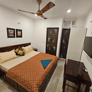 Gautam Nagar Homestay South Delhi New Delhi Exterior photo