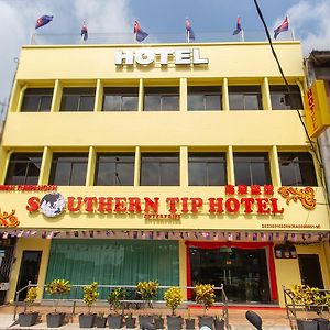 Southern Tip Hotel Pontian Kecil Exterior photo