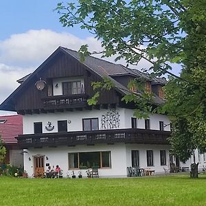 Gaestehaus Moorbad Gmoes Pension Laakirchen Exterior photo