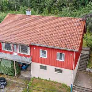 Nice home in Vestnes with 5 Bedrooms Exterior photo