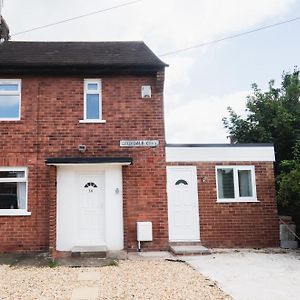 Comfy Spacious Home Near Preston City Centre - Sleeps 7 Samlesbury Exterior photo