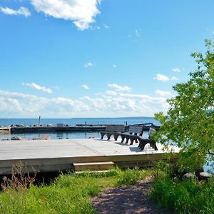 Beautiful Beach Front Condo With Lake Views Bayfield Exterior photo