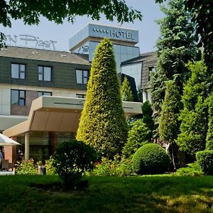 Booking Hotel Crown Piast & Spa Krakau Exterior photo