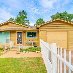 Family-Friendly Sand Springs Home About 8 Mi To Tulsa! Exterior photo