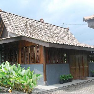 Puri Menoreh Hotel And Restaurant Borobudur Mendut Exterior photo