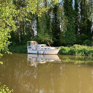 Dutch Cruiser Ship On A Tranquil Secluded River Villa Tonbridge Exterior photo