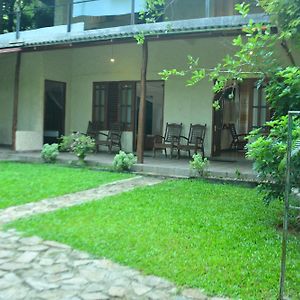 Dinstar Guest Hotel Udawalawe Exterior photo