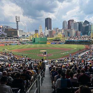 Sweeping Stadium Views 24-7 Valet Gym Lounge Roku Appartement Pittsburgh Exterior photo