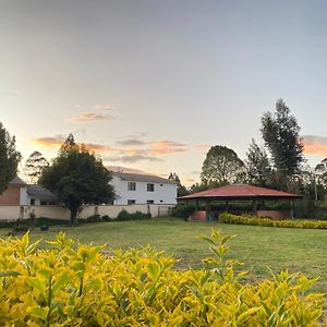 Villa Salvatoriana Chía Exterior photo