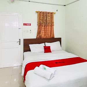 Reddoorz @ Teratai Homestay Medan Amplas Exterior photo