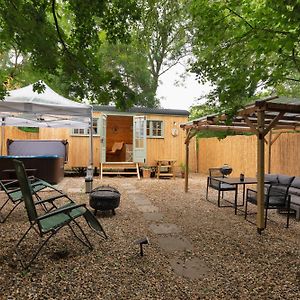 Shepherds Hut With Hot Tub Villa Thurnham  Exterior photo