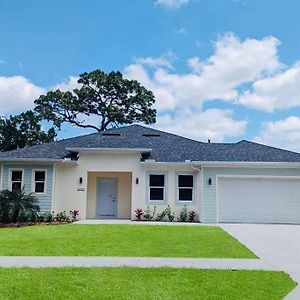 Brand New Tampa Oasis With Private Jacuzzi Retreat Lutz Exterior photo