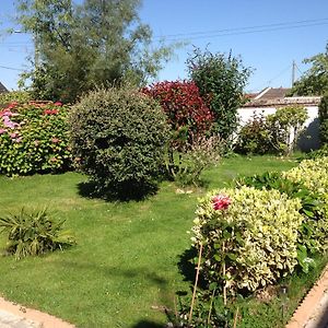 Le Jardin Des Poules Bed and Breakfast Thiétreville Exterior photo