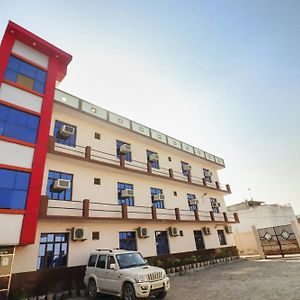 OYO 72863 New Satkar Hotel Itimādpur Exterior photo