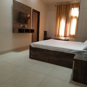 Super Residency -- Near Nizamuddin Railway Station Appartement New Delhi Exterior photo