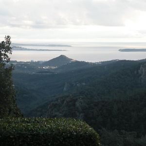 Bel Appartement 2 Ou 4 Personnes Vue Sur La Baie De Cannes Immense Piscine Calme Xxl Fréjus Exterior photo