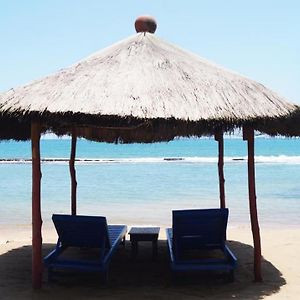 Backpakers Robinson Plage Hotel Lomé Exterior photo