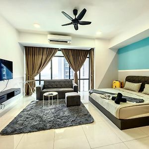 B2107 Grand Medini Pool View 100Ms Netflix By Stay Iskandar Puteri Exterior photo