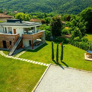 La Villa Del Lago In Giardino Colico Exterior photo