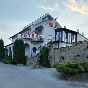 Садиба Hotel Kamjanets-Podilsky Exterior photo