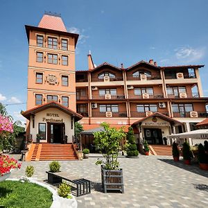 Ferdinand Hotel Moekatsjeve Exterior photo