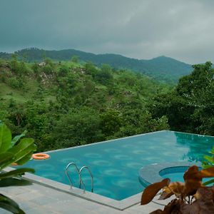 The Sky Imperial Pavoreal Jungle Resort Kumbhalgarh Exterior photo