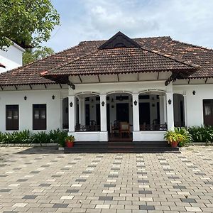 Jk Heritage Hotel Changanācheri Exterior photo