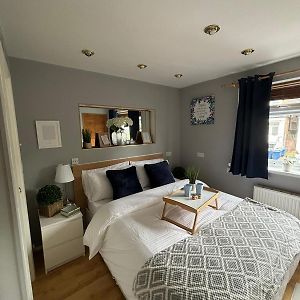 Amazing En-Suite Apartment In Finchley Central Londen Exterior photo