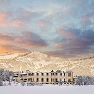 Fairmont Chateau Lake Louise Hotel Exterior photo