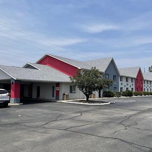 Ramada By Wyndham Effingham Hotel Exterior photo