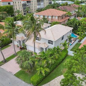 Fun Beachy Villa In Amazing Location With Heated Pool 3 Blocks To Sand In Your Toes! Fort Lauderdale Exterior photo