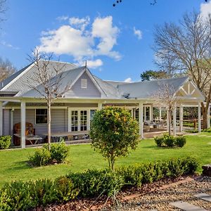 Chanticleer Gardens Bed and Breakfast Dural Exterior photo