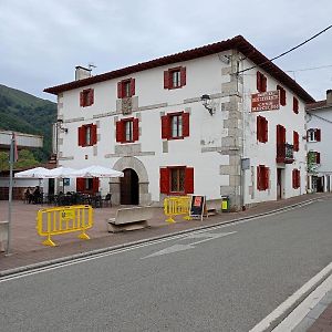 Hostal Del Camino De Santiago Valcarlos Exterior photo