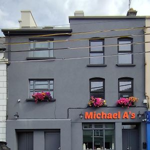 Michael A'S Pub Hotel Milltown Malbay Exterior photo