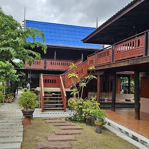 Nipatra Homestay Bangkok Exterior photo