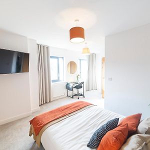 The Counting Sheep - 10 Minutes From Heathrow Airport And Local To Hounslow Stations- Flexible Guest Policy - Netflix Appartement Exterior photo