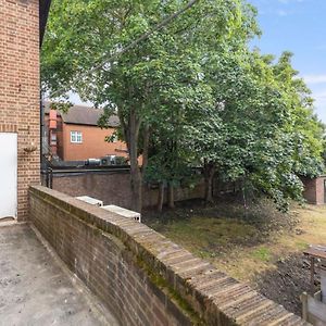 Charming 2 Bedroom Flat On High Street Beckenham Exterior photo