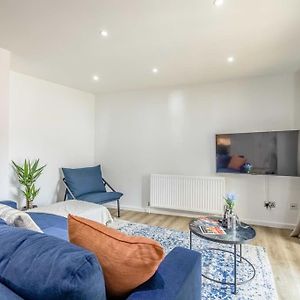 Cozy 2Br, 2-Min Walk To Windsor Castle Appartement Exterior photo