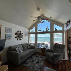 Oceanfront Cabin 9 With Jacuzzi & Awesome Views Villa Smith River Exterior photo