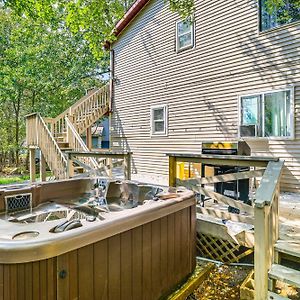 Pocono Getaway Hot Tub, Community Lake Access! Villa Tobyhanna Exterior photo