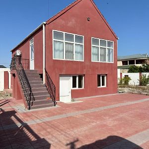 Elegant Red House Appartement Bakoe Exterior photo