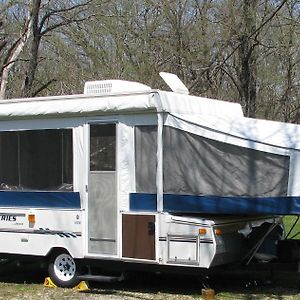 Private Rv Hotel Hartford Exterior photo