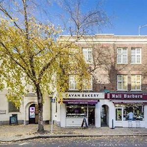 Two Bed High Street Flat Teddington Appartement Exterior photo