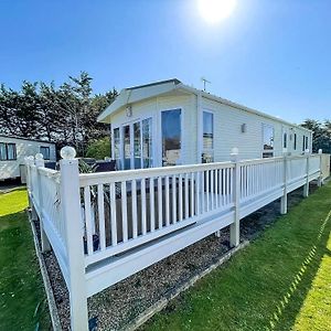 6 Berth Caravan With Decking At Cherry Tree Park In Norfolk Ref 70014G Hotel Great Yarmouth Exterior photo